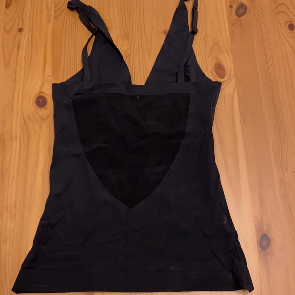 Guess Sexy Shaping Top - Picture 2 of 3